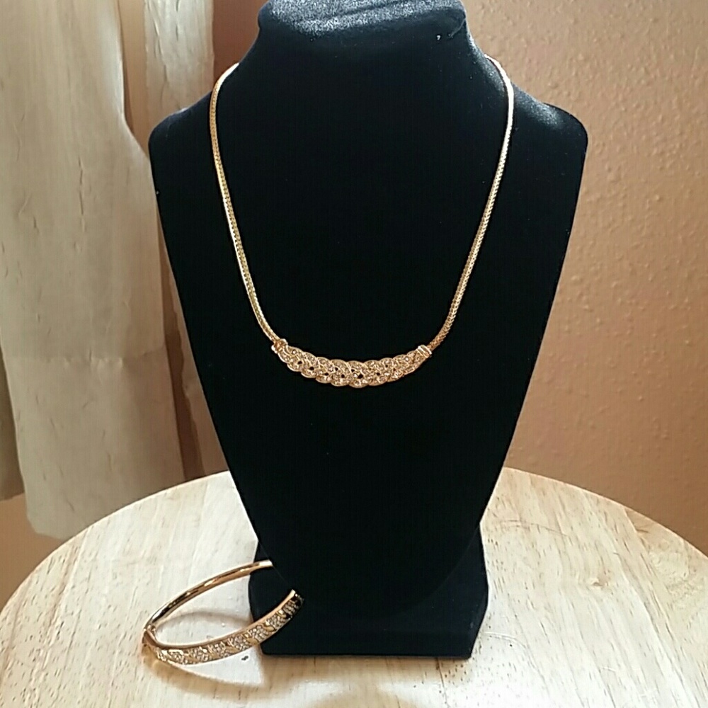 😍18kt gold plated necklace and bangle set